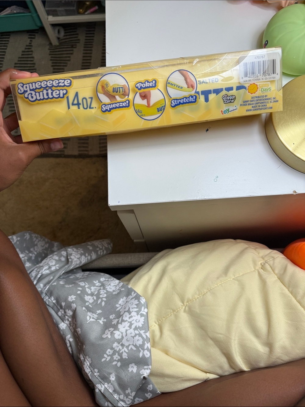 4oz Yellow Stretchy Party Toy